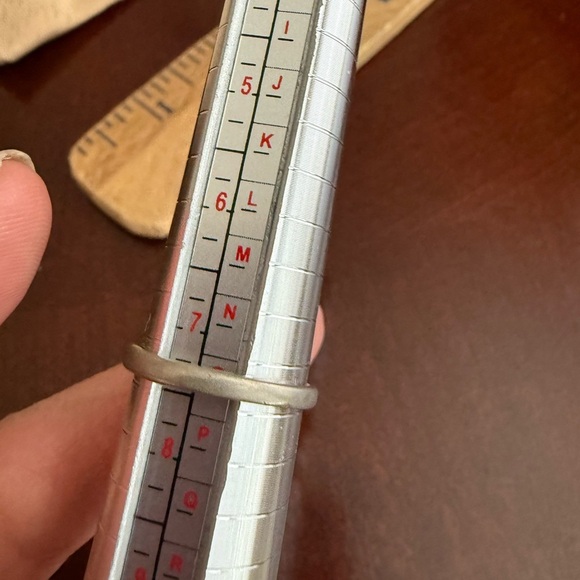 18KT HG Ring Size 7.50 - Picture 3 of 3